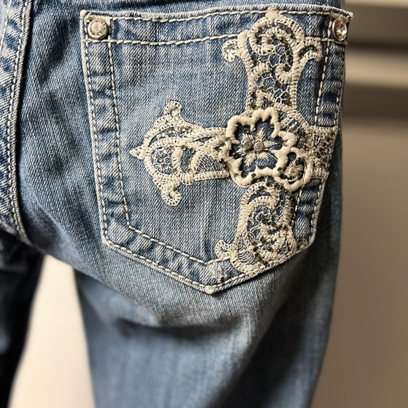 Like New, Miss Me Jeans! Size 26/31 per tag. - Picture 6 of 13